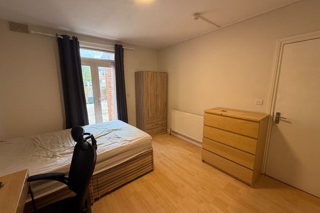 54, Dane Road, Southall photo 2