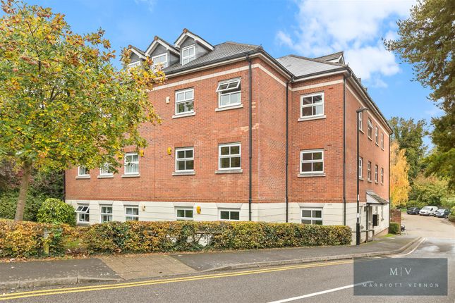 2-bed flat on 5, Sycamore Close, South Croydon, £275,000