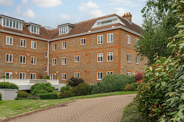 Thumbnail Flat for sale in Batts Hill, Reigate