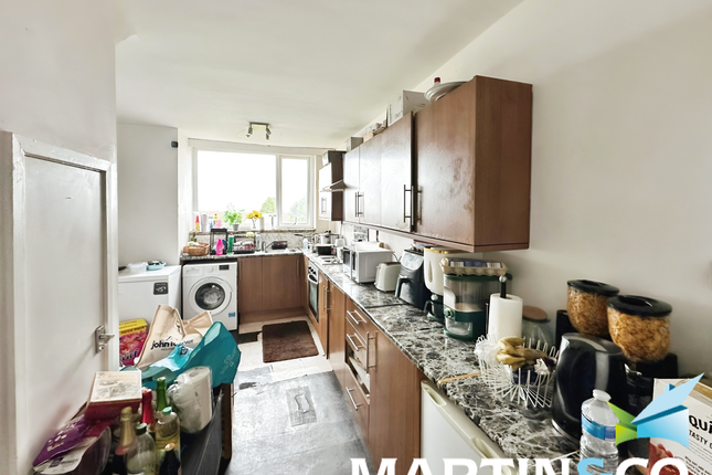 8, Manor Farm Road, West Yorkshire photo 4