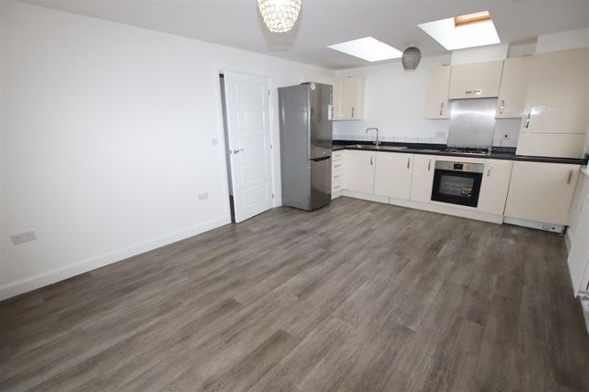28, Foster Drive, Dartford photo 4