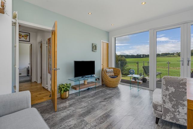 10 Burnhouse Drive, Dechmont, West Lothian photo 4