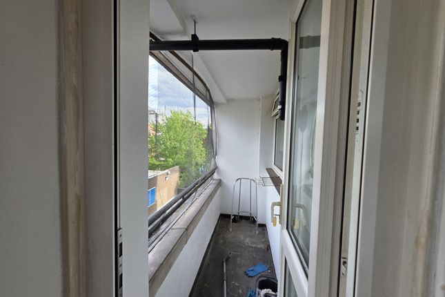 Flat 24 52, Mapesbury Road, London photo 3