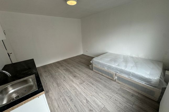 Village Way East, Rayners Lane photo 3