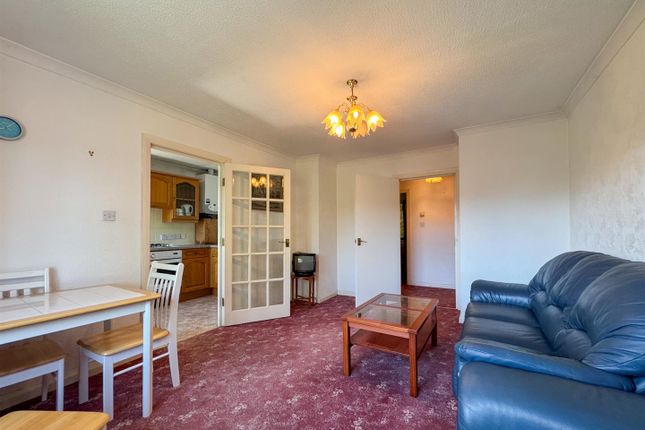 2-bed flat on 66, Saddle Mews, Douglas, £165,000