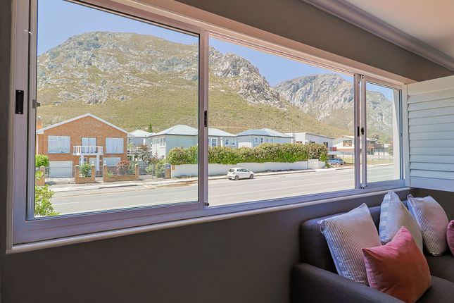 Detached house for sale in 61 7th Street, Voelklip, Hermanus Coast, Western Cape, South Africa