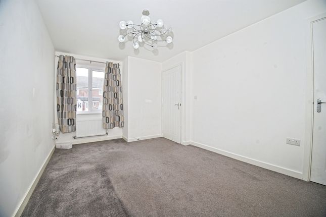 34, Rhodfa Bryn Castell, BRIDGEND photo 2