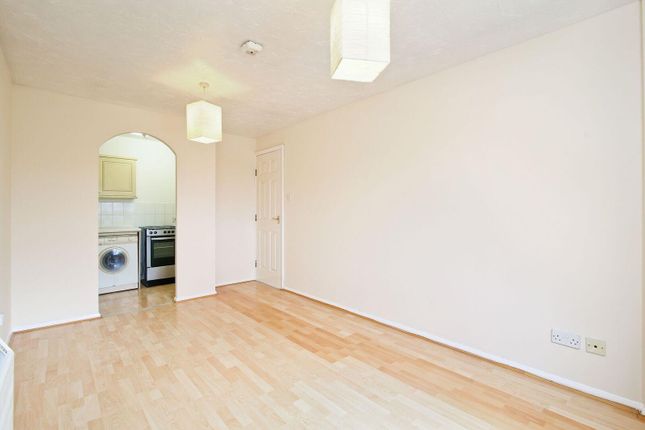 284, Heathfield Drive, London photo 3