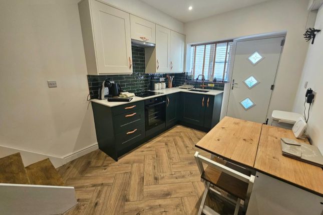 34D, Silver Street, Dursley photo 3