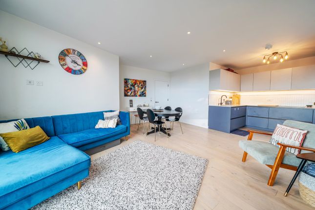 59, Tramyard Apartments, 266, Balham High Road, London photo 4