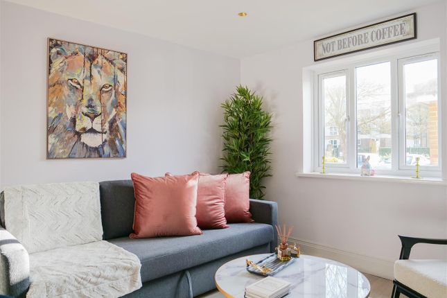 5, Canterbury Court, London photo 4