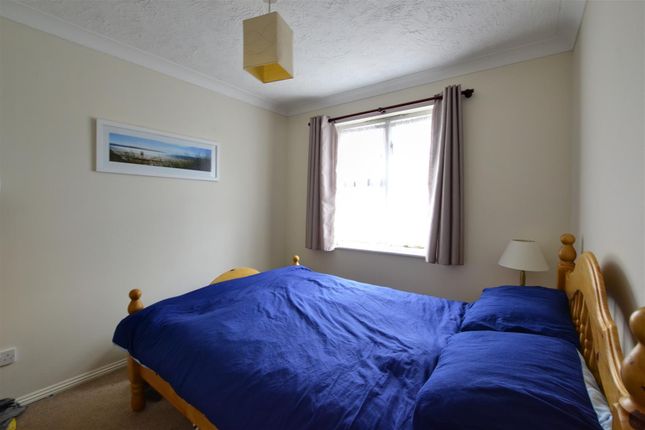 25, Meadowlea Close, Middlesex photo 4