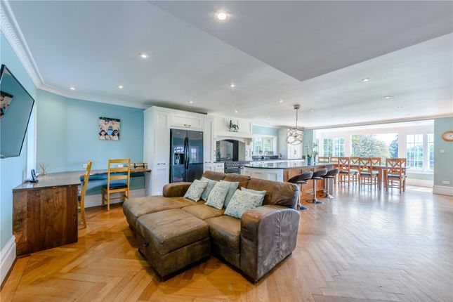 Kitchen/Breakfast Rm
