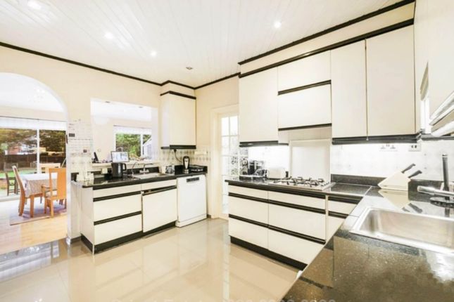 30, Sherwood, London photo 2