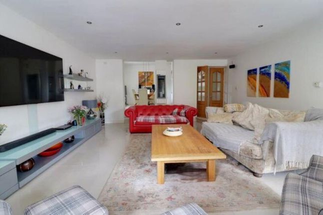 32, Padnell Road, Waterlooville photo 2