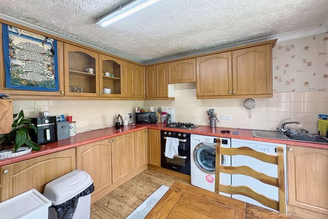 26 Maes Pwll, Neath photo 4