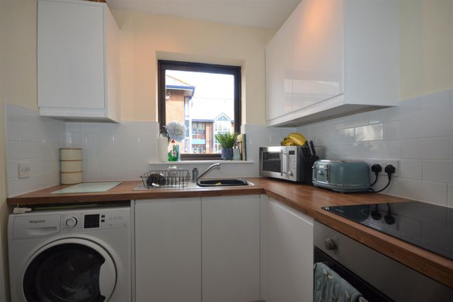 Flat for sale in Peakes Place, Granville Road, St. Albans