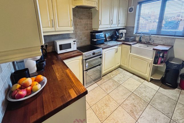 17, Victoria Avenue, Doncaster photo 2