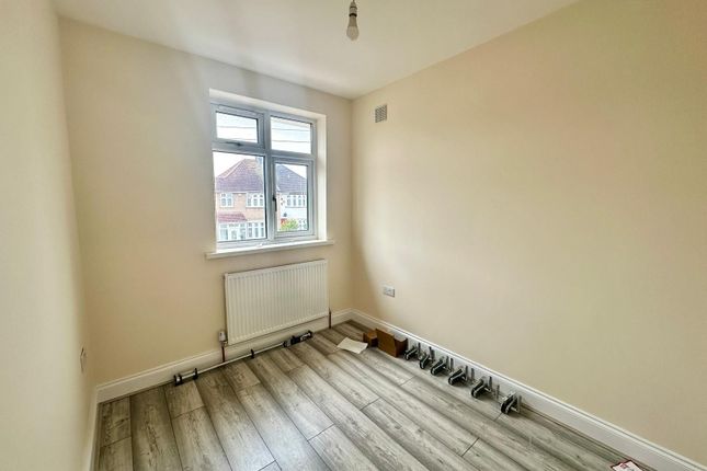 Room to rent in Munster Avenue, Hounslow