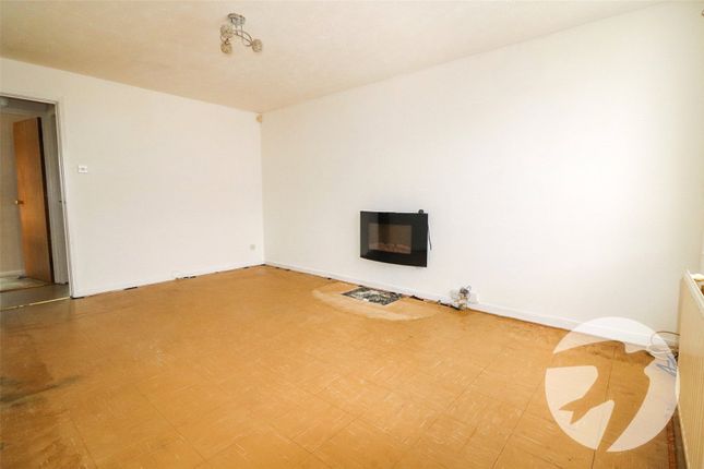 17, Wyatt Road, Dartford photo 3