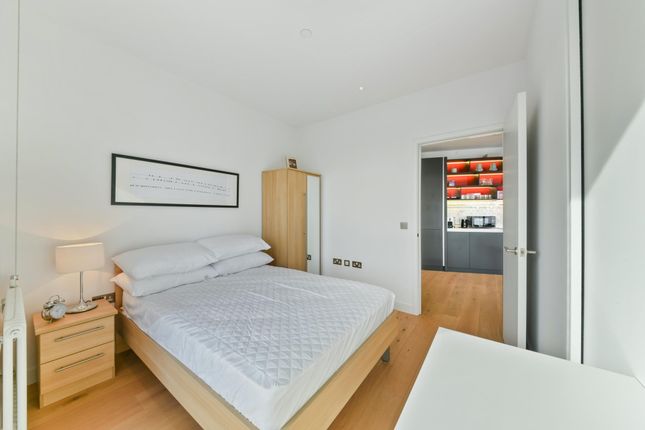 Flat to rent in Grantham House, London City Island, London