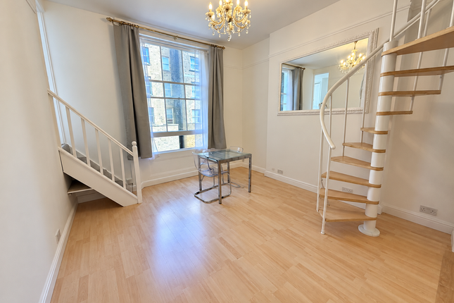 Studio flat on Inverness Terrace, London, £2,500/mo