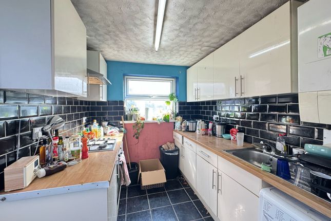 9 Ashville Road, Leeds photo 3