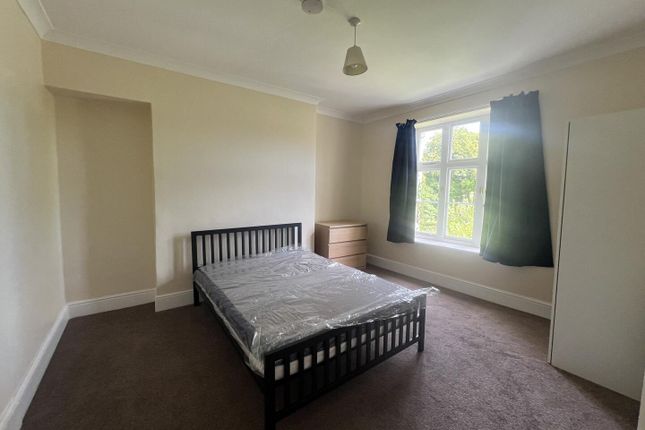 Room 5, 28, Courtenay Park, Newton Abbot photo 2