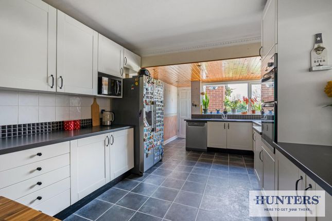 25, Banksfield Avenue, Leeds photo 4