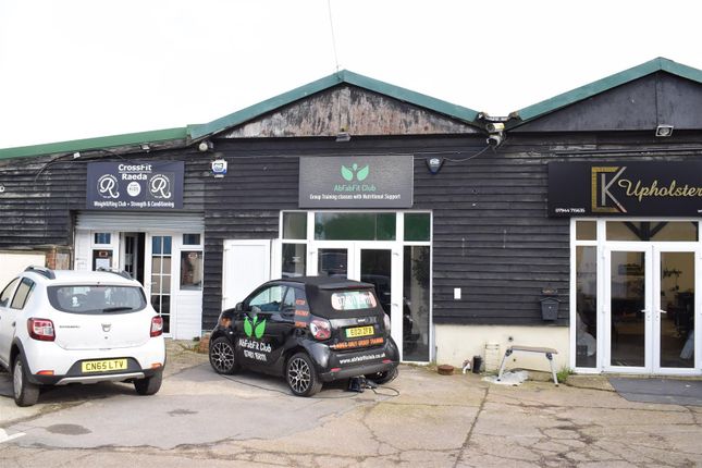 Light industrial to let in High Road, Thornwood, Epping