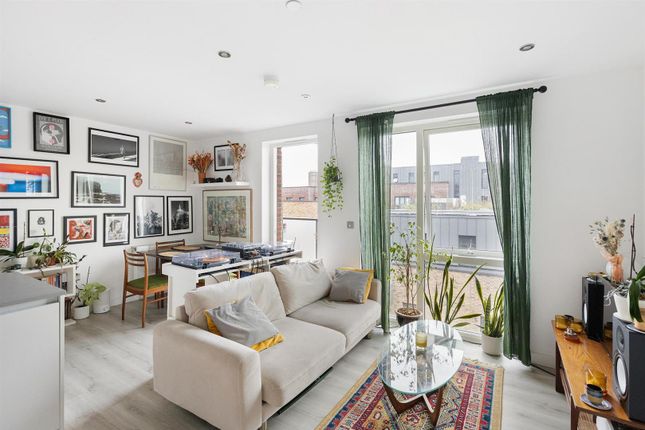 Thumbnail Flat for sale in Cobden Walk, London