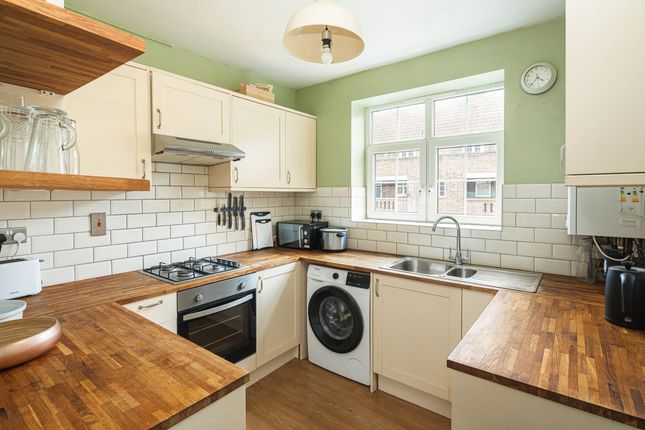 Flat 32 Newark House, Loughborough Estate, London photo 2