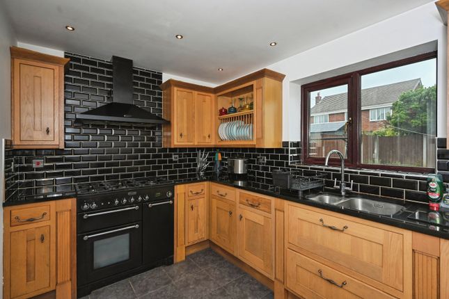 14, Springfield Park, Haydock photo 4