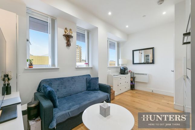 Studio studio on 28, Craneshaw House, 8 Douglas Road, £175,000