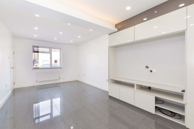 12, Hatton Avenue, Slough photo 4