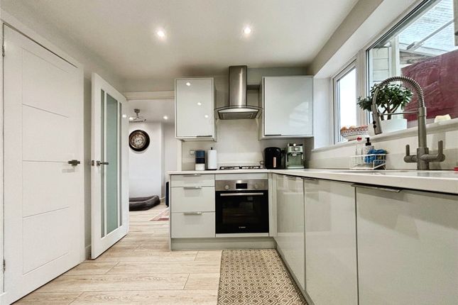 30, Brockley Close, Reading photo 4