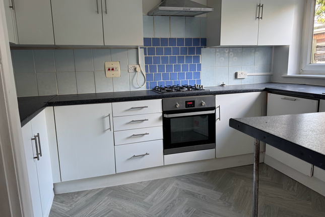 130, Woodham Lane, Addlestone photo 2