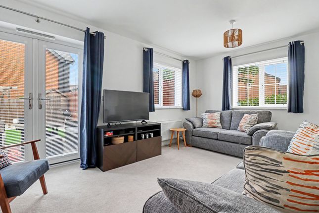35 Mead Lane, Eastleigh photo 4