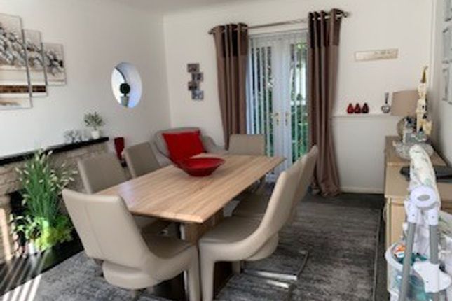 3 Eton Close, Rochdale photo 3