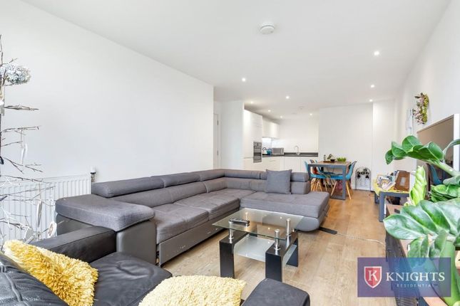 Flat for sale in Lapwing Heights, Tottenham Hale Village, London