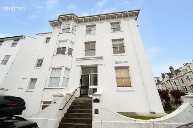 Flat to rent in Buckingham Place, Brighton