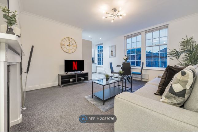 Flat to rent in London Street, Reading