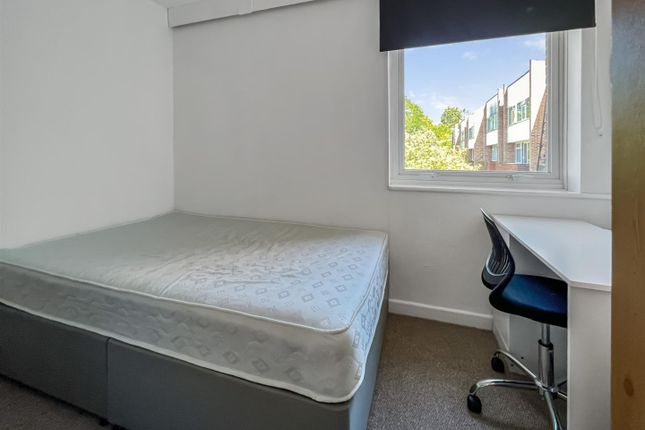 Horwood Close, Oxford photo 5