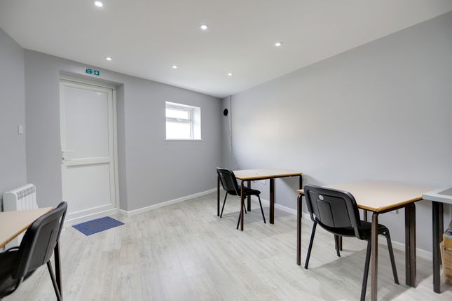 Parking/garage to rent in The Broadway, London