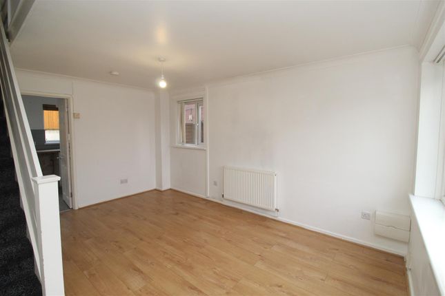 39, Glan-Y-Ffordd, Cardiff photo 2