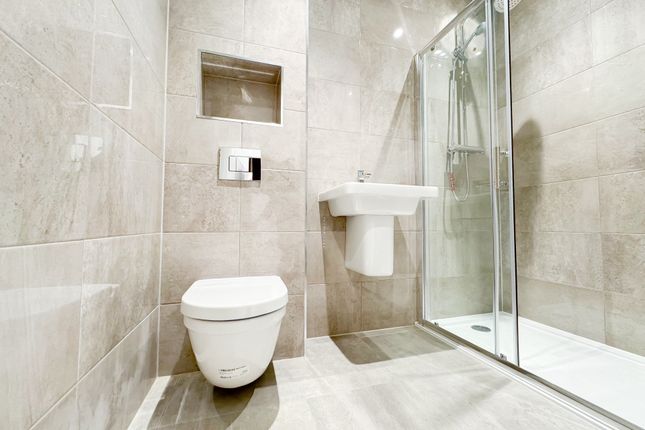 Flat 4 Palace Apartments 49-53, The Parade, Watford photo 2