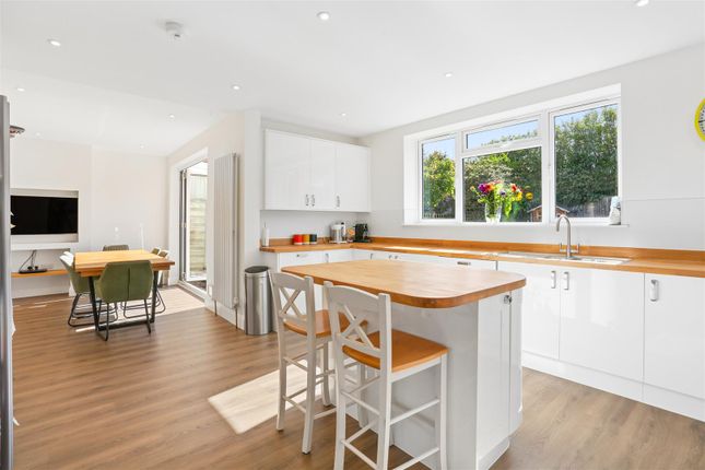 28, Tabor Gardens, Cheam photo 4