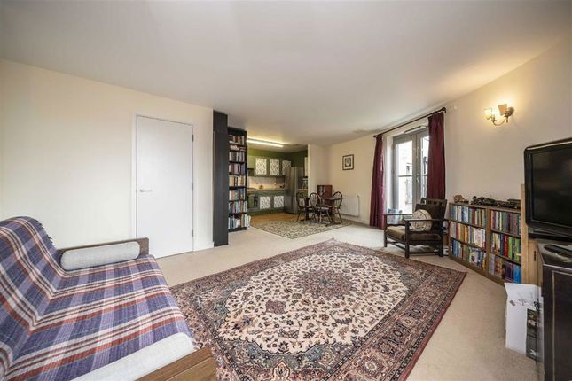 2-bed flat on Glasshouse Fields, London, £400,000