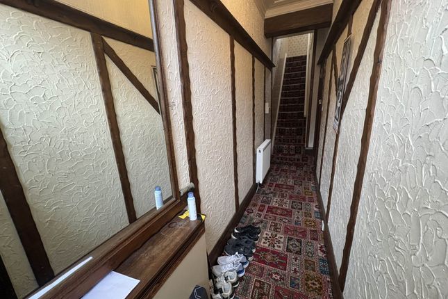 26, Hillside Avenue, Oldham photo 2