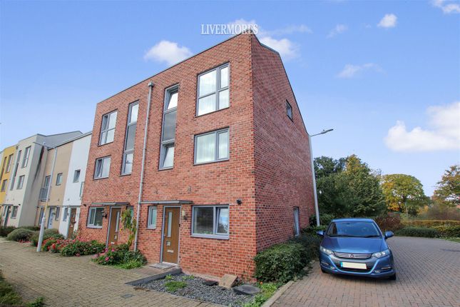 Town house for sale in Shiers Avenue, Dartford